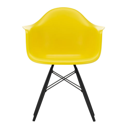 Cadeira de Braços Plástica Eames DAW / Base Ácer Preto